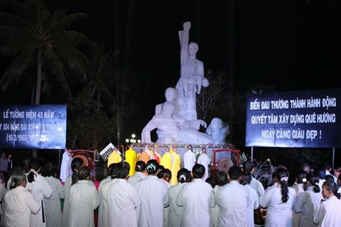 越南广义省就山美大屠杀事件46周年举行悼念仪式